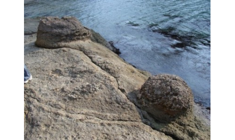 鼻ぐり岩 鼻ぐり岩